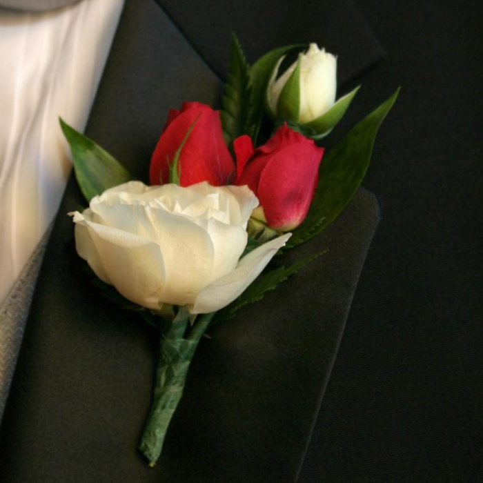 CHOOSE YOUR BOUTONNIERE