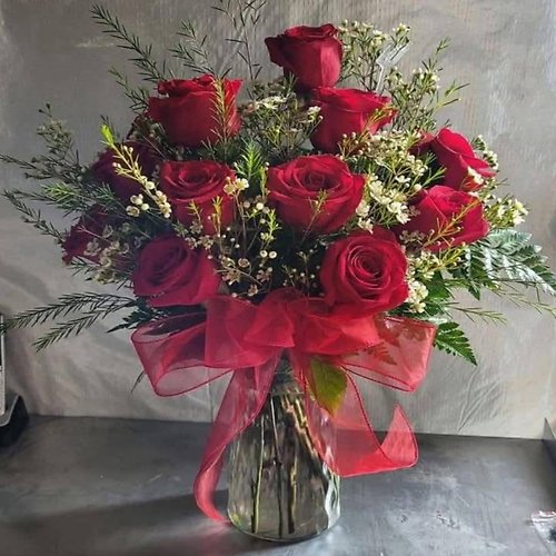 Classic 12 Red Roses